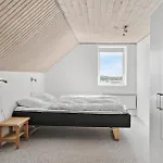 Hébergement de vacances Six-bedroom In *