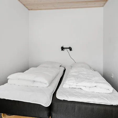 펜션 Six-bedroom In