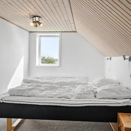 Six-bedroom In 펜션 *