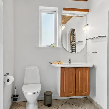 펜션 Six-bedroom In Thyholm