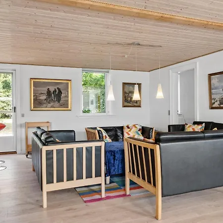 Six-bedroom In Thyholm