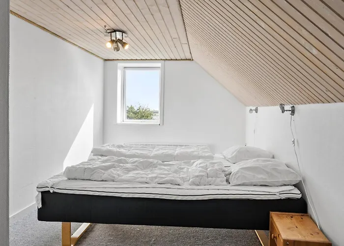 Six-bedroom In Feriehus *