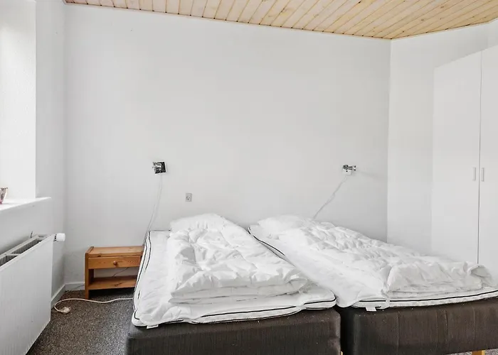 Six-bedroom In Feriehus Thyholm