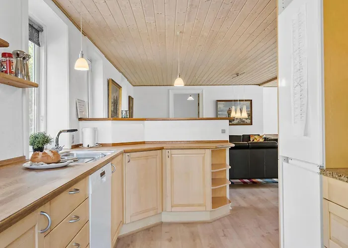Six-bedroom In