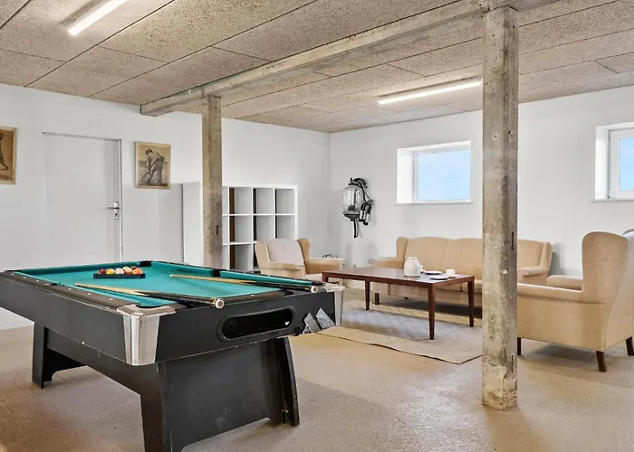 Six-bedroom In Feriehus Thyholm